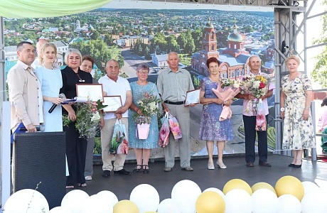 В Мокшане прошло праздничное мероприятие, посвященное Дню семьи, любви и верности В Мокшане прошло праздничное мероприятие, посвященное Дню семьи, любви и верности
