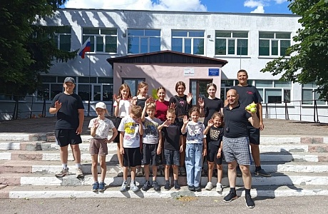 На базе МБОУ СОШ с. Нечаевка в ЛДП «Радуга» (вторая смена) каждую неделю ребята отправляются в настоящее «Путешествие по стране ГТО» На базе МБОУ СОШ с. Нечаевка в ЛДП «Радуга» (вторая смена) каждую неделю ребята отправляются в настоящее «Путешествие по стране ГТО»