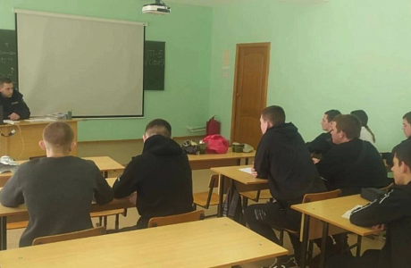 В преддверии новогодних каникул в ГБПОУ ПО «МАТК» состоялась встреча студентов колледжа с представителями правоохранительных органов Мокшанского района. В преддверии новогодних каникул в ГБПОУ ПО «МАТК» состоялась встреча студентов колледжа с представителями правоохранительных органов Мокшанского района.