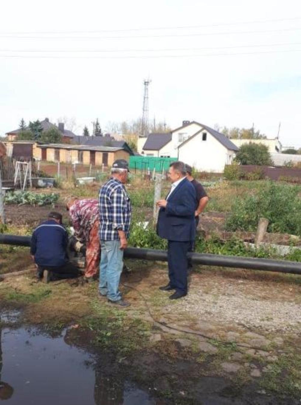 Глава Мокшанского района Н.Н.Тихомиров проконтролировал ход выполнения работ по замене внутрипоселкового водопровода в р.п.Мокшан.