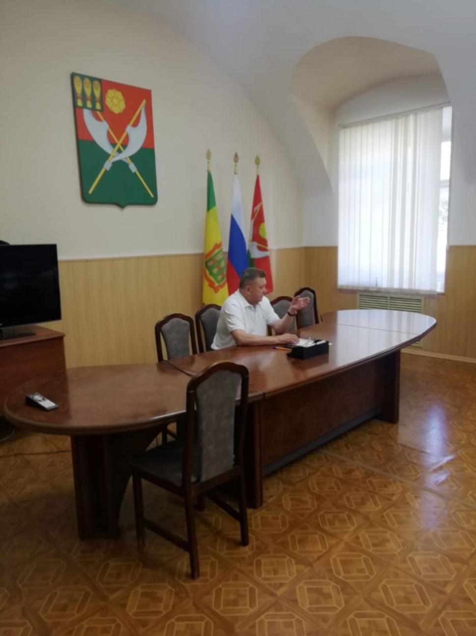 Глава Мокшанского района Николай Тихомиров провел оперативное совещание по вопросам социального характера