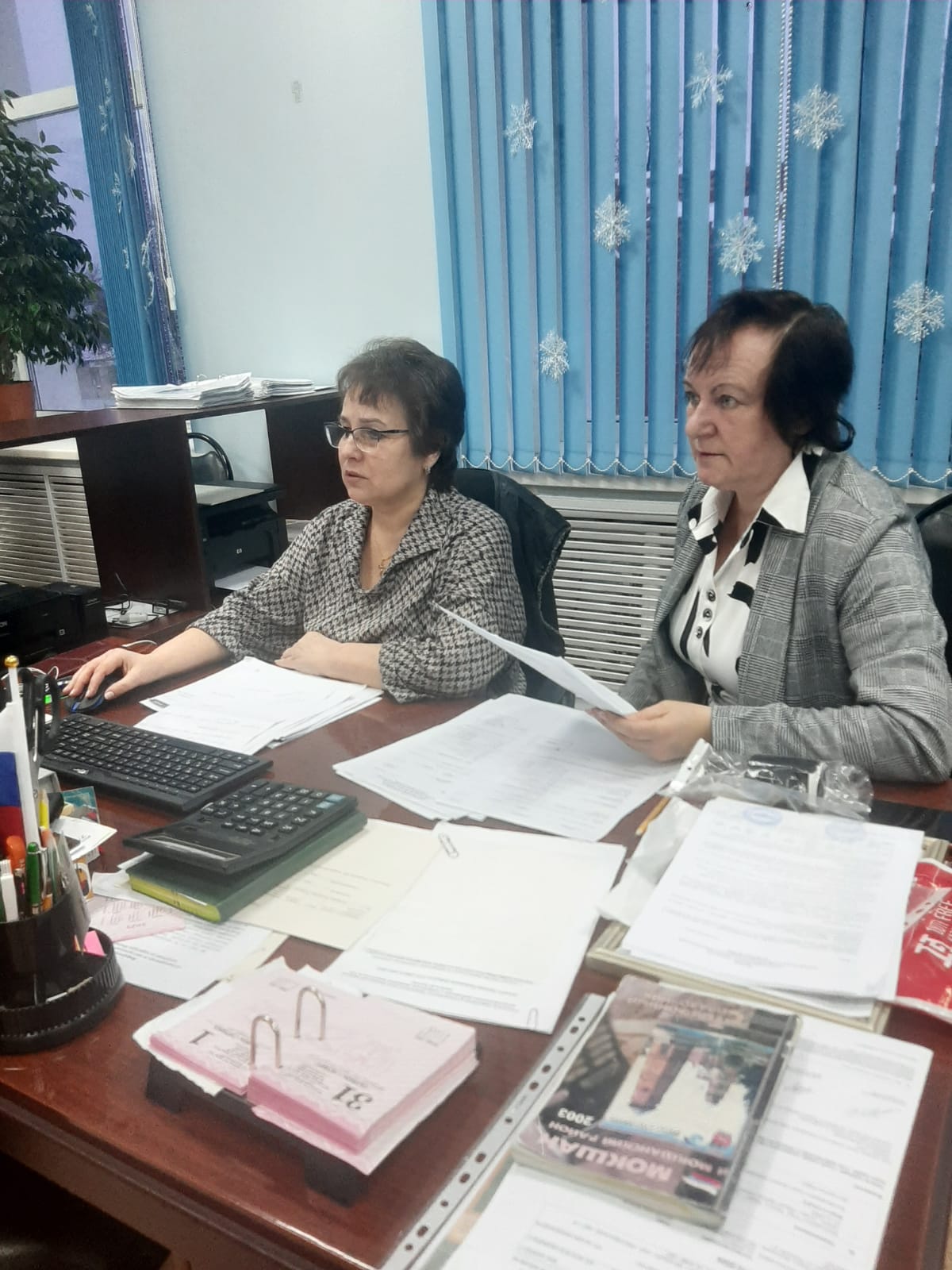 Работники отдела по развитию сельского хозяйства и предпринимательства помогают сельхозтоваропроизводителям Мокшанского района оформить пакет документов на получение субсидии из федерального бюджета Работники отдела по развитию сельского хозяйства и предпринимательства помогают сельхозтоваропроизводителям Мокшанского района оформить пакет документов на получение субсидии из федерального бюджета