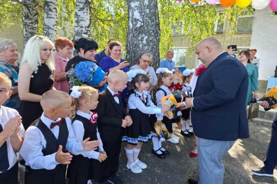 1 сентября Алексей Елисеев принял участие в торжественной линейке 1 сентября Алексей Елисеев принял участие в торжественной линейке
