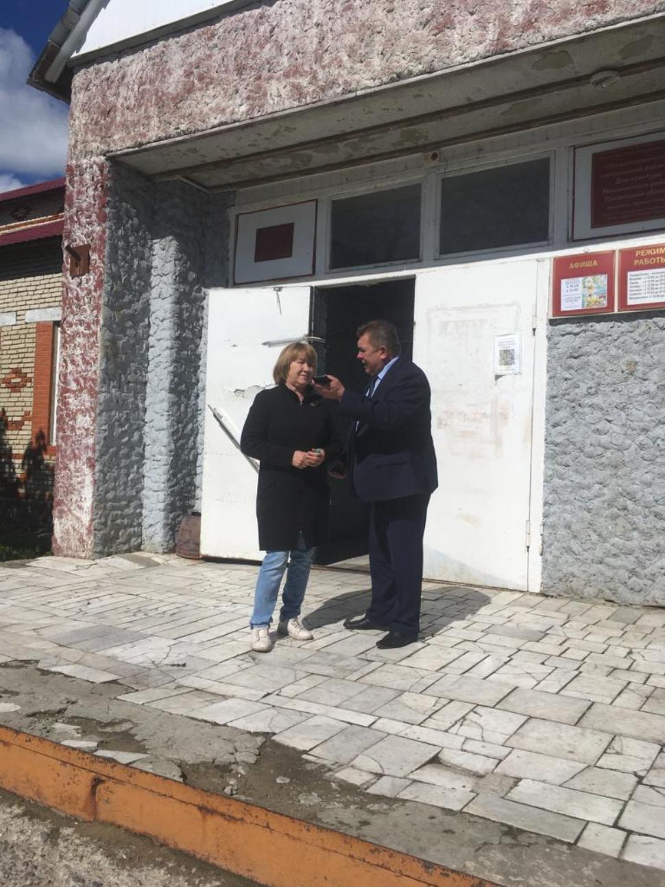 Глава Мокшанского района Н.Н.Тихомиров посетил п. Красное Польцо и встретился с населением. Глава Мокшанского района Н.Н.Тихомиров посетил п. Красное Польцо и встретился с населением.