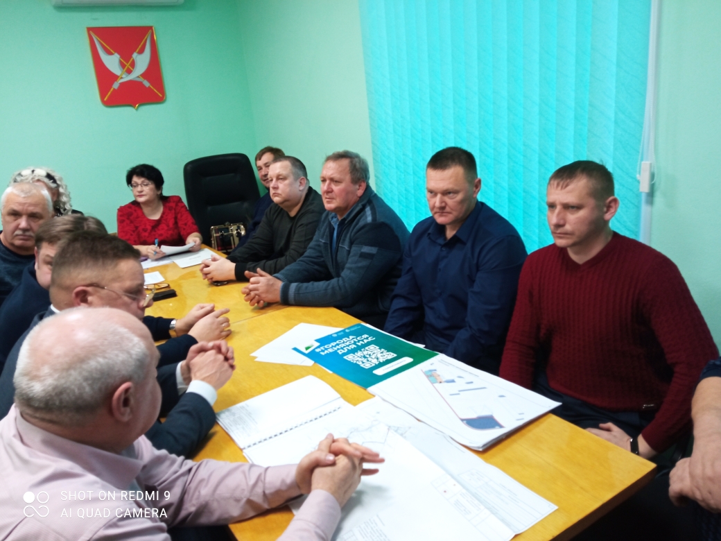 Депутаты  КМС  р.п. Мокшан обсудили ход реализации программы "Формирование комфортной городской среды" на территории поселения.
