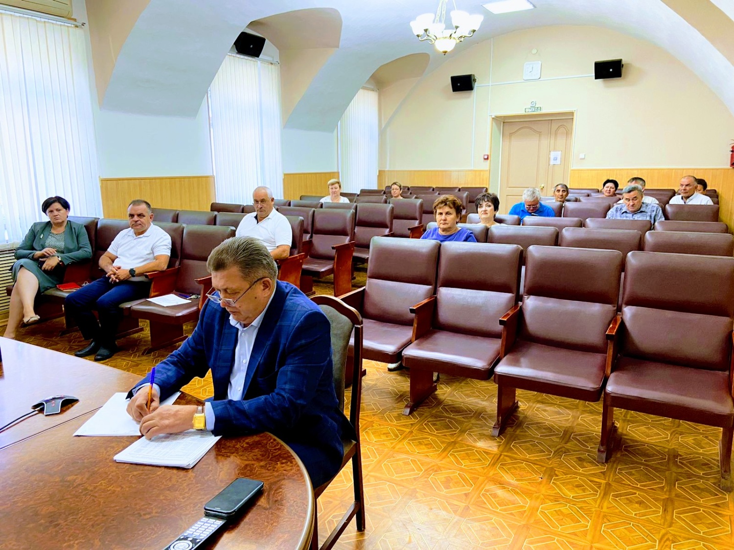 Глава Мокшанского района Н.Н. Тихомиров провел рабочее совещание