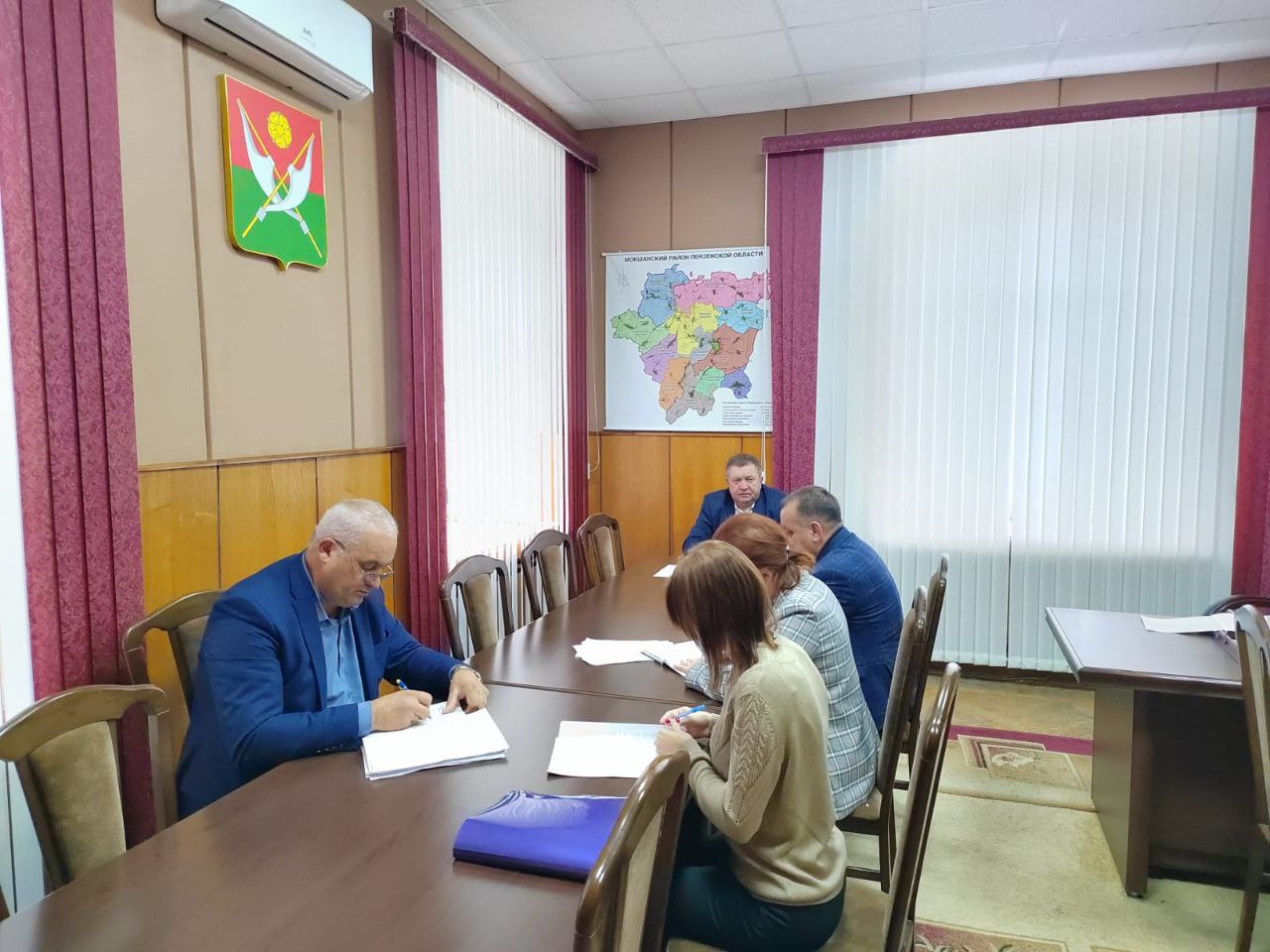 Глава Мокшанского района Николай Тихомиров провел рабочее совещание