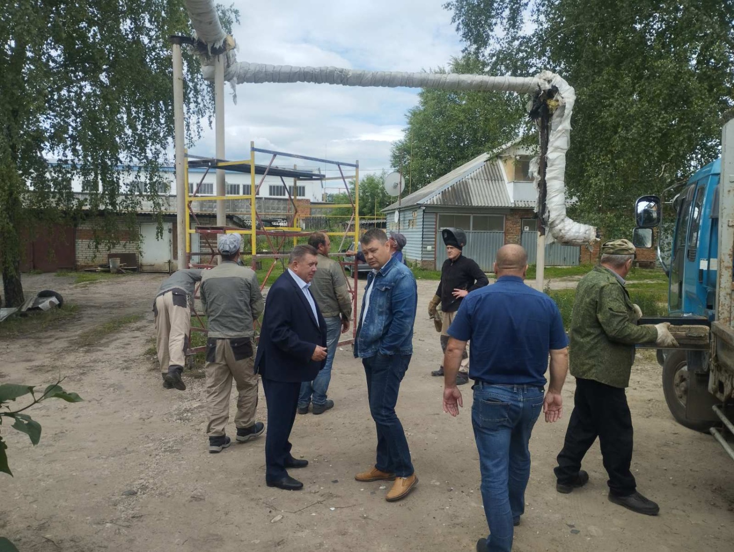 Глава Мокшанского района Н.Н.Тихомиров проконтролировал реконструкцию теплотрассы по ул. Строителей в р. п. Мокшан.