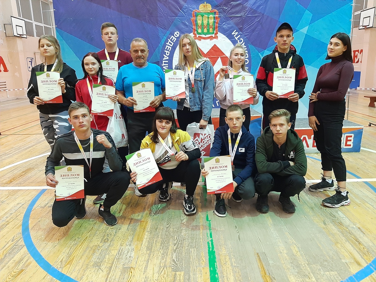 17 октября в Иссе проходило Первенство и Чемпионат Пензенской области по армрестлингу (борьба на руках).