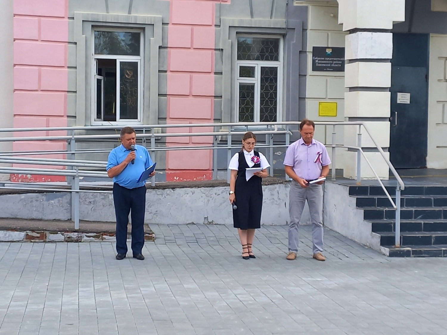 Коллектив музея принял участие в патриотической акции «Символ гордости и славы», посвящённой Дню государственного флага. Коллектив музея принял участие в патриотической акции «Символ гордости и славы», посвящённой Дню государственного флага.