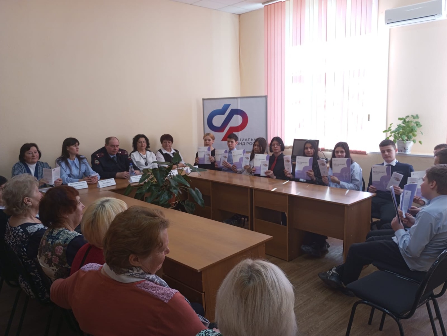 19.03.2024г. секретарь комиссии по делам несовершеннолетних и защите их прав Мокшанского района Веселова О.В. приняла участие в заседании круглого стола на тему: «Профилактика преступлений и правонарушений среди несовершеннолетних». 19.03.2024г. секретарь комиссии по делам несовершеннолетних и защите их прав Мокшанского района Веселова О.В. приняла участие в заседании круглого стола на тему: «Профилактика преступлений и правонарушений среди несовершеннолетних».