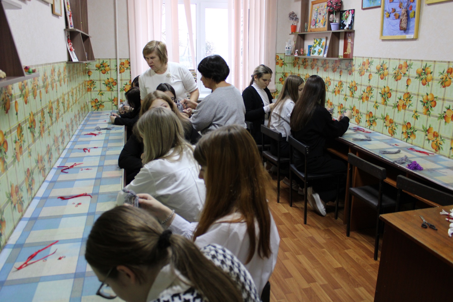 28 ноября в Детской школе искусств преподавателями художественного отделения Горнаевой Д.И. и Подрубилиной С.В. были проведены мастер-классы по декоративно - прикладному творчеству в рамках реализации проекта "Пушкинская карта".