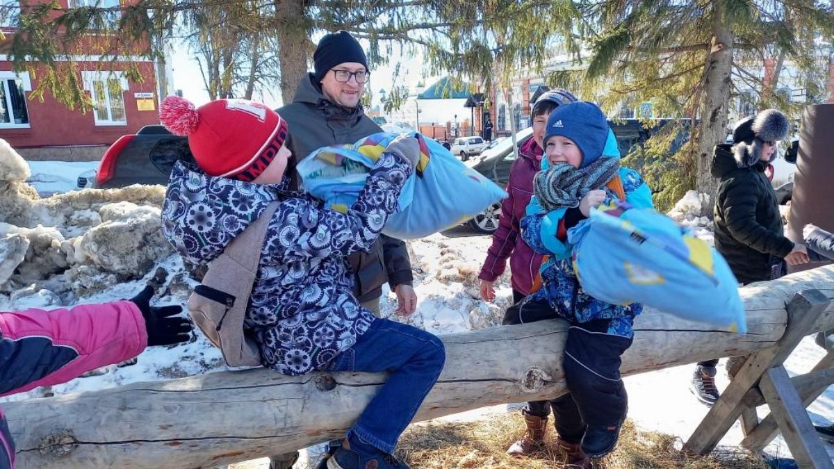 6 марта в центре Мокшана прошли традиционные соревнования «Богатырские забавы» в рамках празднования Широкой масленицы.