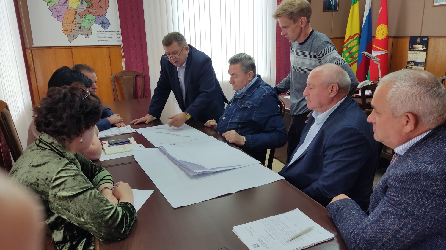 13.06.2023 глава Мокшанского района Н.Н.Тихомиров провел совещание. 13.06.2023 глава Мокшанского района Н.Н.Тихомиров провел совещание.