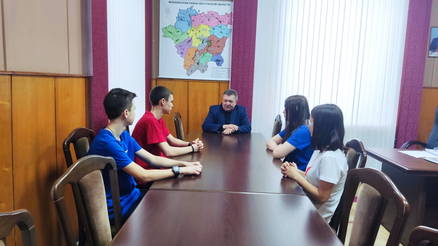 Глава Мокшанского района Н.Н.Тихомиров провёл встречу с активистами волонтерского движения МБОУ ООШ п. Красное Польцо. Глава Мокшанского района Н.Н.Тихомиров провёл встречу с активистами волонтерского движения МБОУ ООШ п. Красное Польцо.