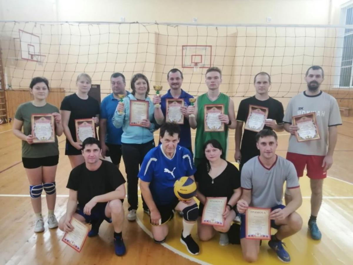 На базе Мокшанской ДЮСШ 5,6 и 8 декабря прошли игры Чемпионата Мокшанского района по волейболу среди смешанных команд 