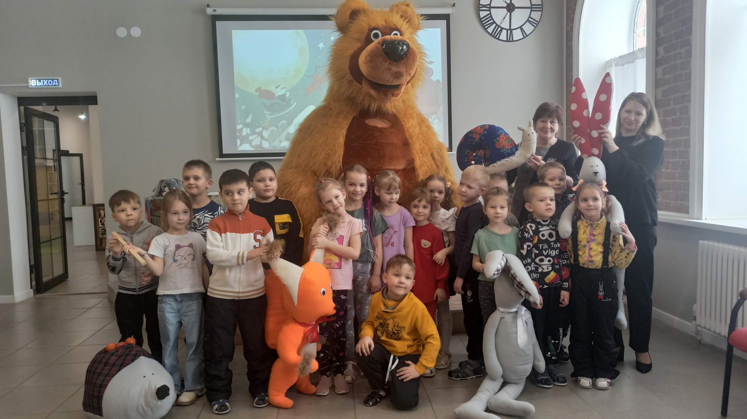 Сегодня гостями библиотеки стали воспитанники детского сада "Малышок".
