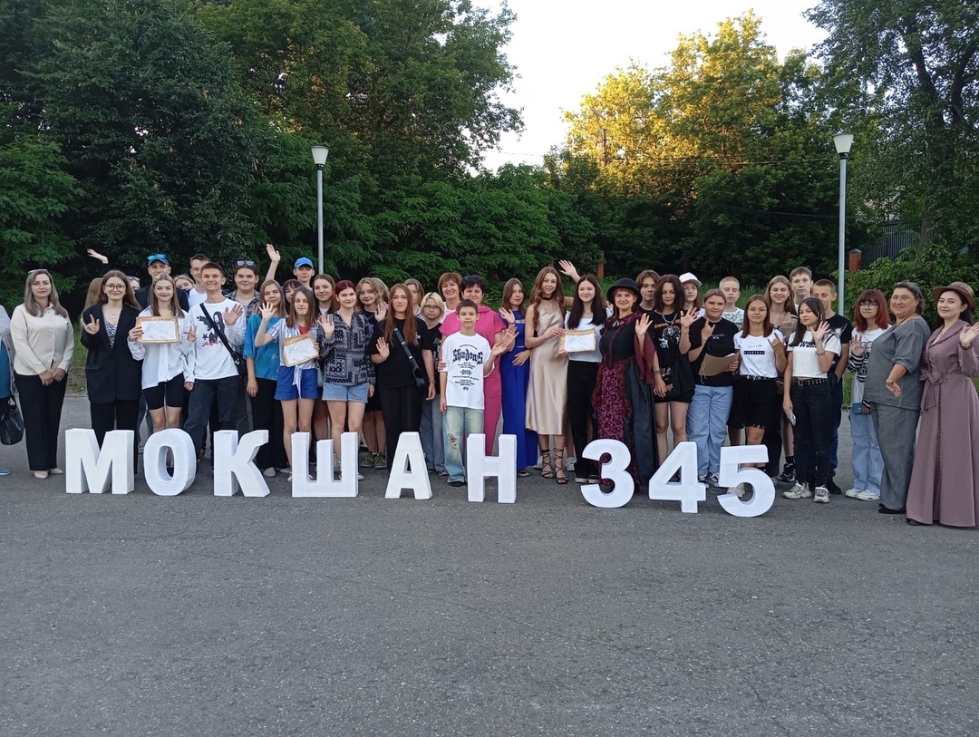 В Центральном сквере р.п. Мокшан прошло праздничное мероприятие, посвященное Дню Российской молодежи