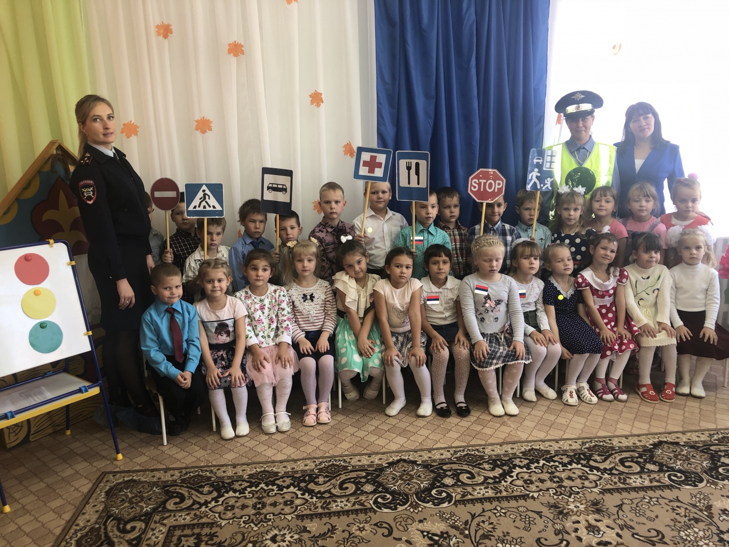 В Мокшанском районе сотрудники Госавтоинспекции 16 октября 2018г организовали мероприятие для дошкольников. В празднике детской безопасности приняли участие воспитанники детского сада «Солнышко», и педагогический коллектив.