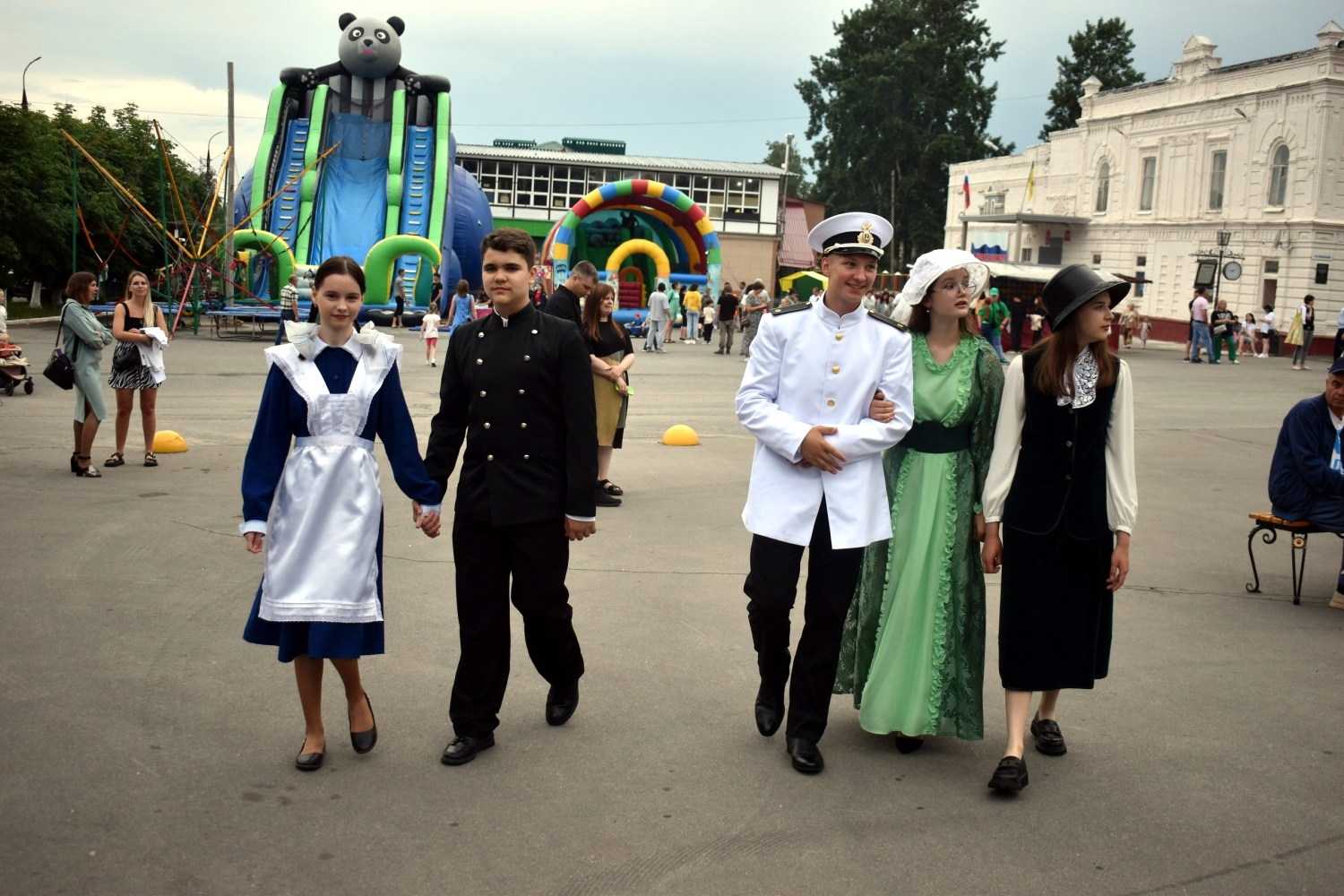 Уездному городу - 345