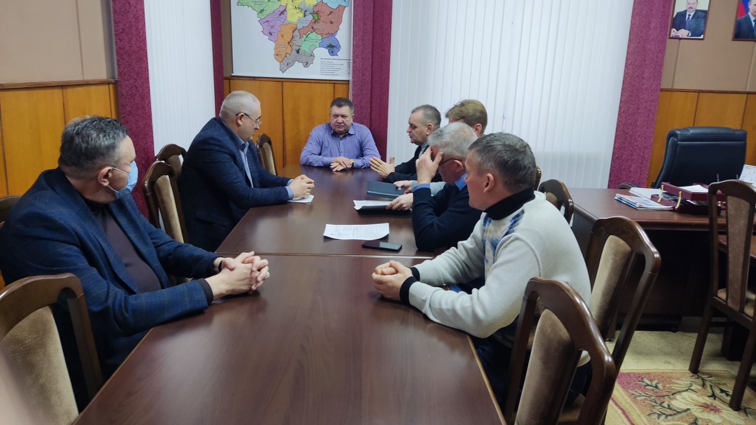 Глава Мокшанского района Н.Н. Тихомиров провел совещание по вопросу строительства индивидуальных  жилых  домов  на территории  Мокшанского района( Юровский, Рамзайский с/с и р.п.Мокшан).