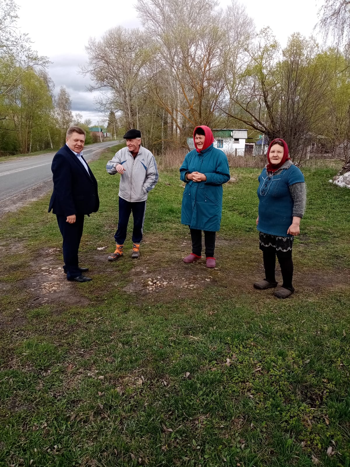 26.04.2023 глава Мокшанског района Н.Н.Тихомиров  провел выездную встречу с жителями с.Долгоруково Чернозерского сельсовета.