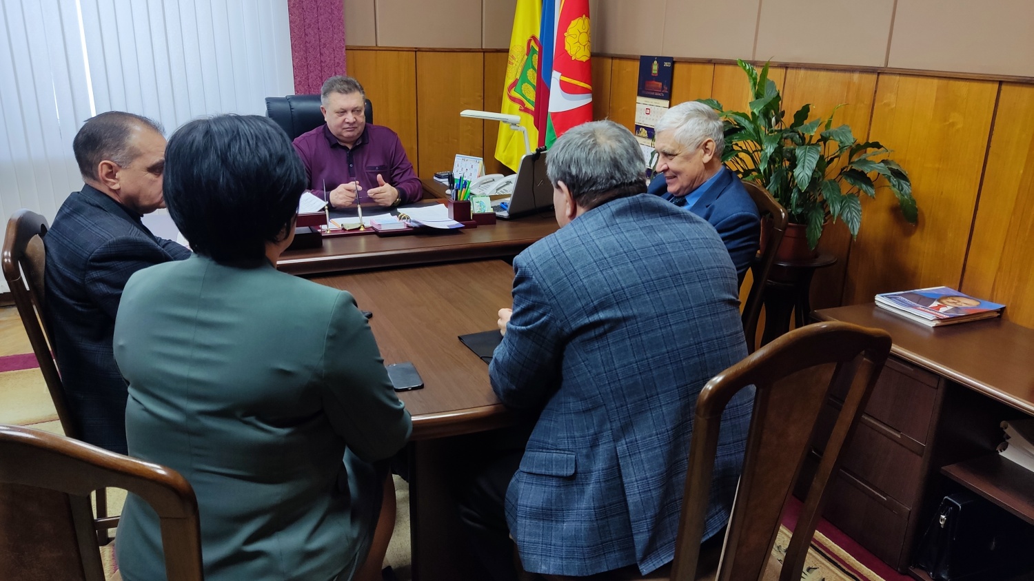 08.02.2023 глава Мокшанского района Н.Н.Тихомиров провёл рабочее совещание с заместителями, начальниками отделов и управлений администрации Мокшанского района.