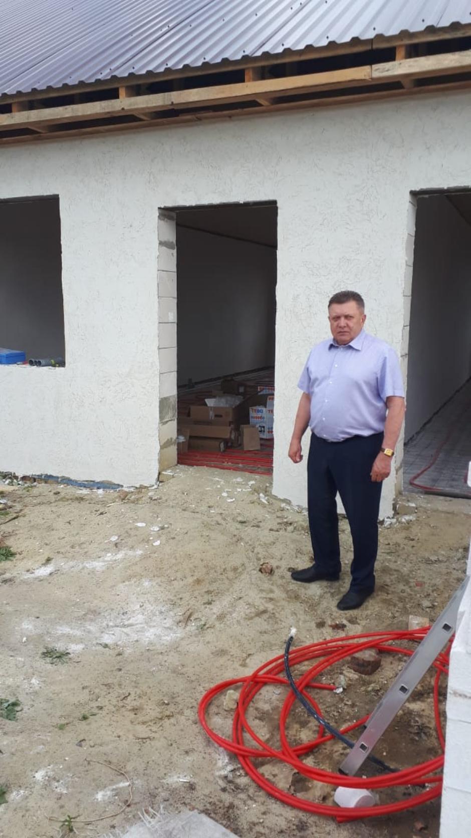 08.06.2023 глава Мокшанского района Н.Н.Тихомиров совершил объезд строящихся жилых домов  в р.п.Мокшан.