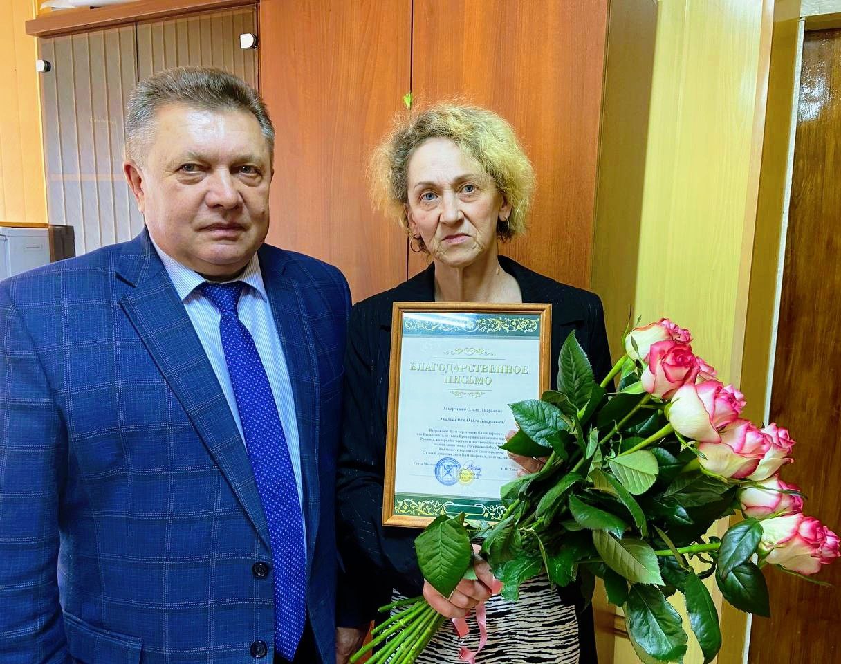 Глава Мокшанского района Тихомиров Н.Н. встретились с мамой участника СВО села Рамзай Захарченко Ольгой Лиарьевной.