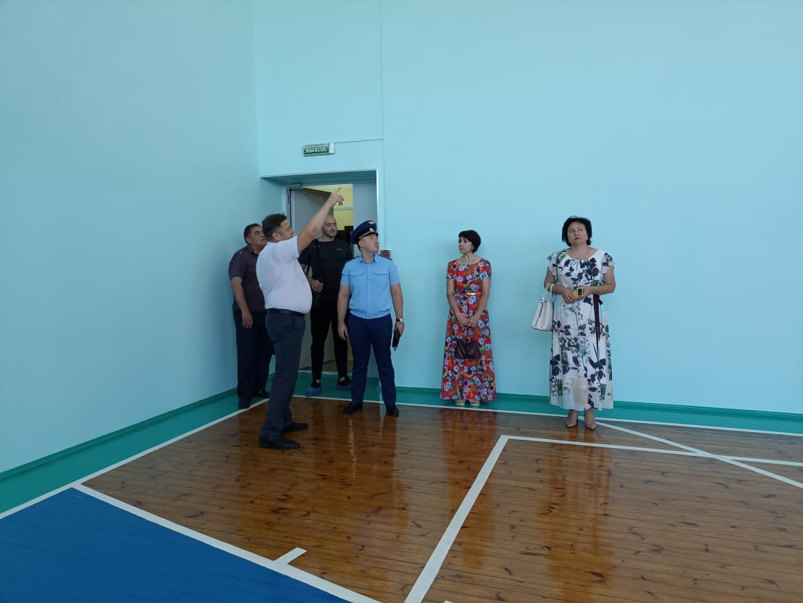 4 августа в МБОУ СОШ №1 прошла приемка спортивного зала, который был отремонтирован в рамках проекта «Успех каждого ребенка», являющийся частью федерального национального проекта «Образование». 4 августа в МБОУ СОШ №1 прошла приемка спортивного зала, который был отремонтирован в рамках проекта «Успех каждого ребенка», являющийся частью федерального национального проекта «Образование».
