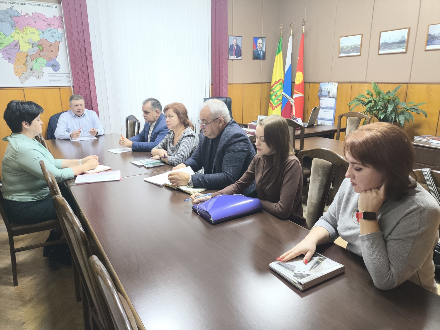 Глава Мокшанского района Н.Н.Тихомиров провел еженедельное совещание
