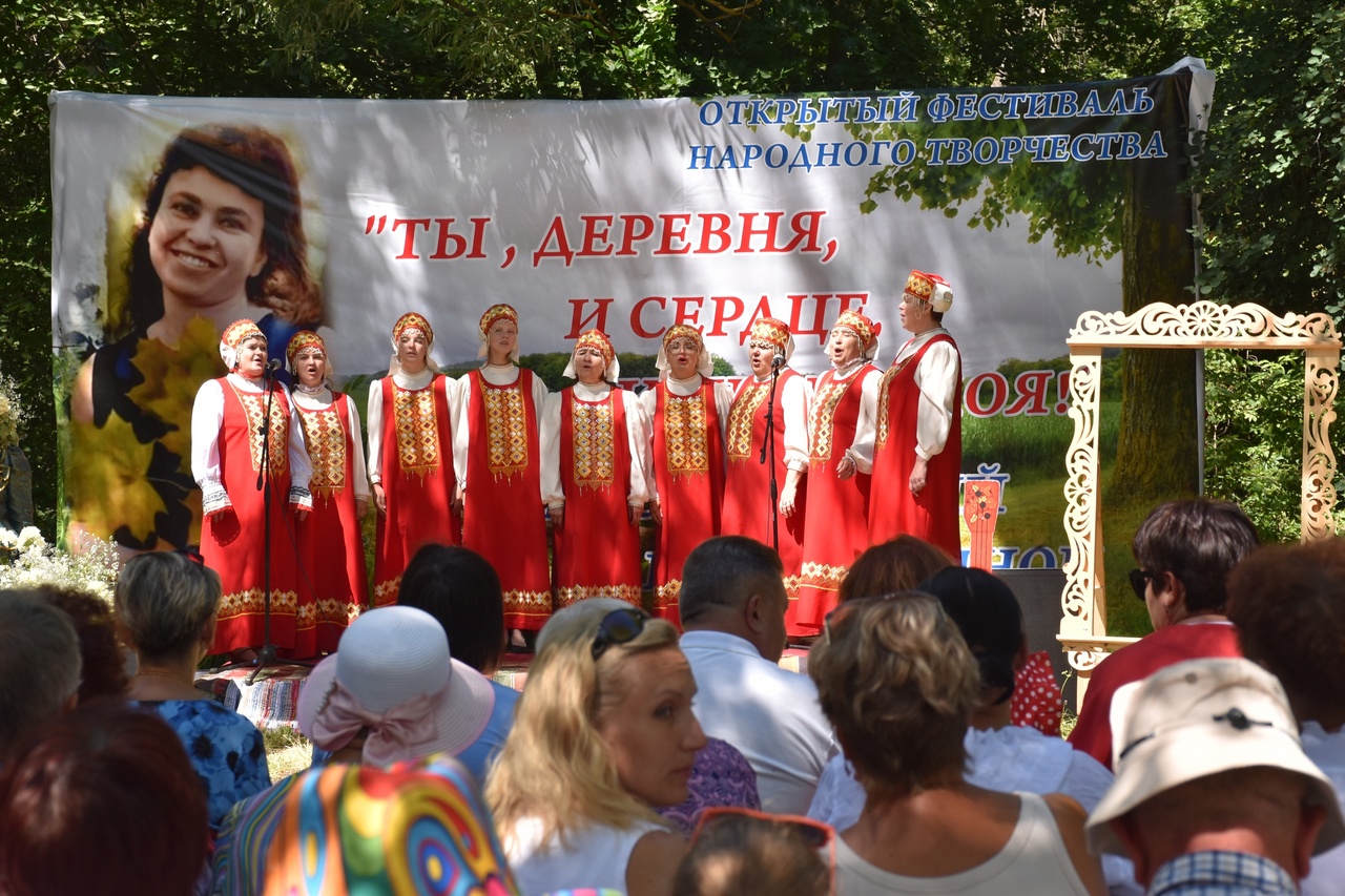 Усадьба Дины Злобиной открыла двери фестивалю народного творчества "Ты деревня, и сердце, и песня моя... Усадьба Дины Злобиной открыла двери фестивалю народного творчества "Ты деревня, и сердце, и песня моя...