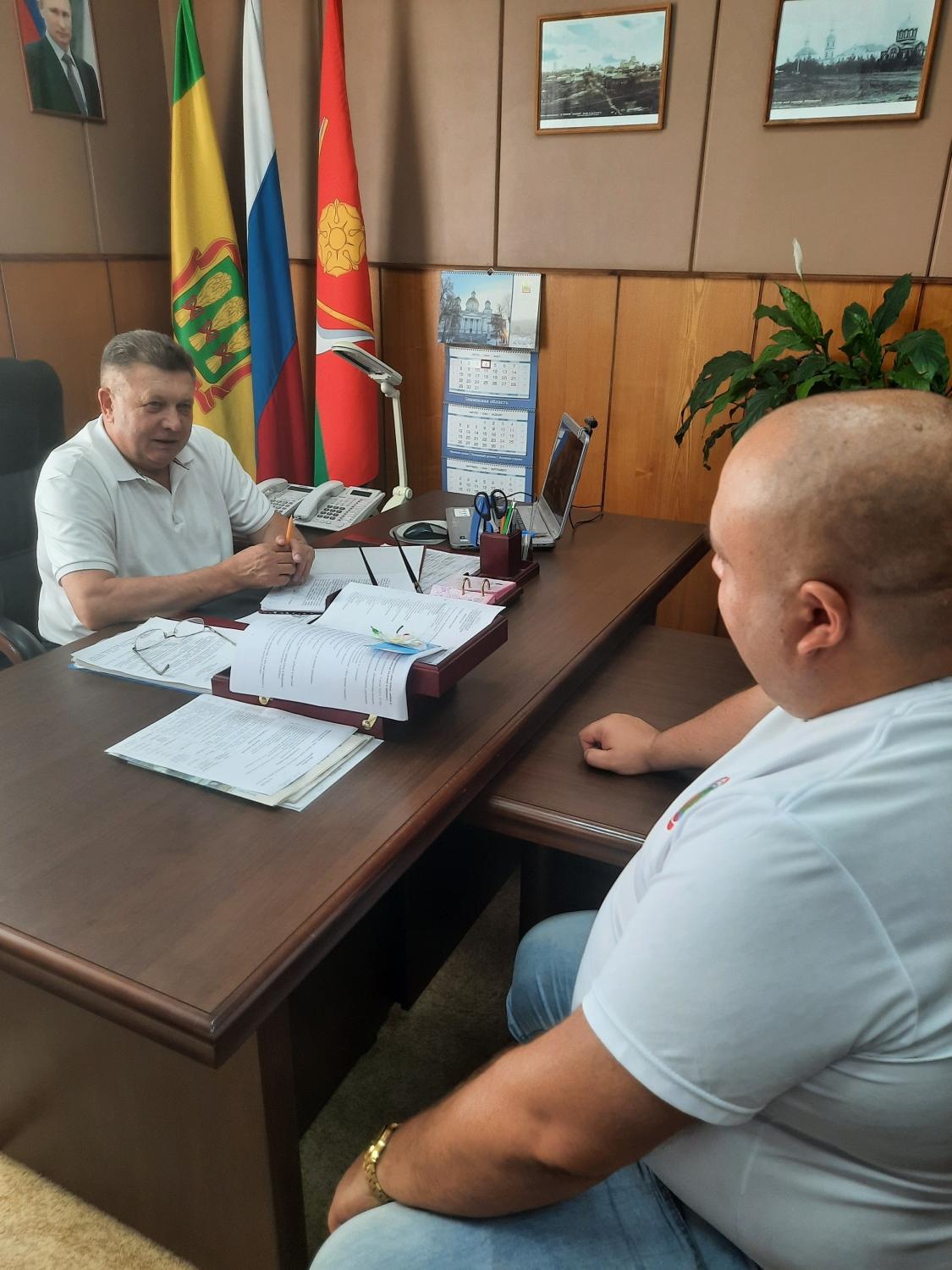 Глава Мокшанского района встретился с депутатом Собрания представителей Глава Мокшанского района встретился с депутатом Собрания представителей