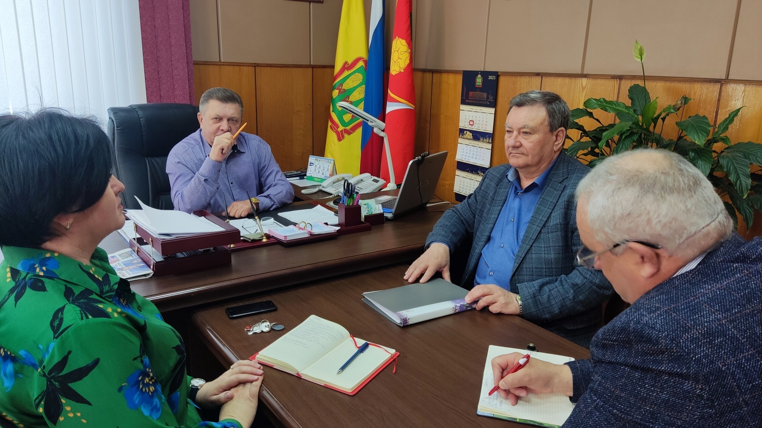 Глава Мокшанского района провел рабочую планерку с заместителями и начальниками управлений администрации Мокшанского района.