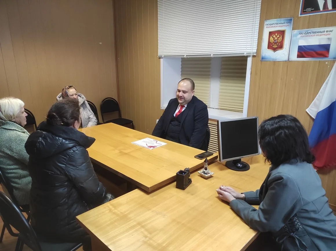 12 декабря в здании администрации Богородского сельсовета состоялся приём избирателей 12 декабря в здании администрации Богородского сельсовета состоялся приём избирателей