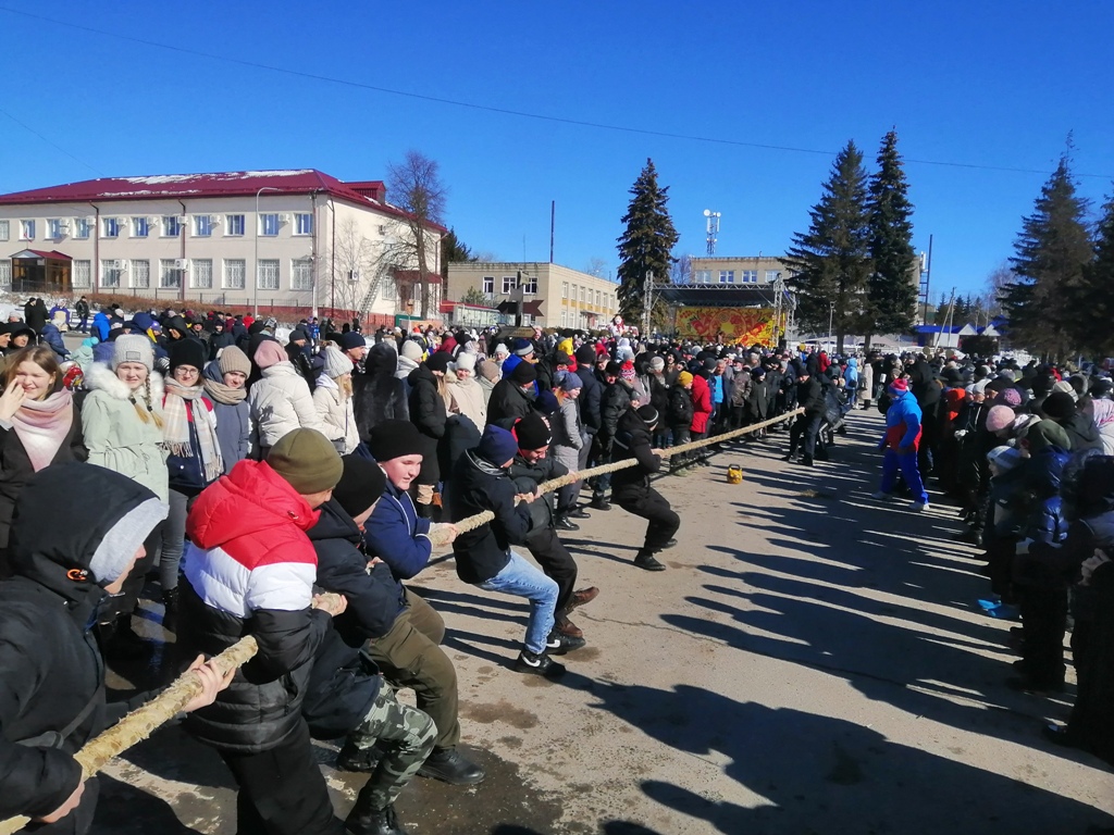Первенство по перетягиванию каната состоялось 6 марта в Мокшане. Соревнования прошли на центральной площади поселка. Первенство по перетягиванию каната состоялось 6 марта в Мокшане. Соревнования прошли на центральной площади поселка.
