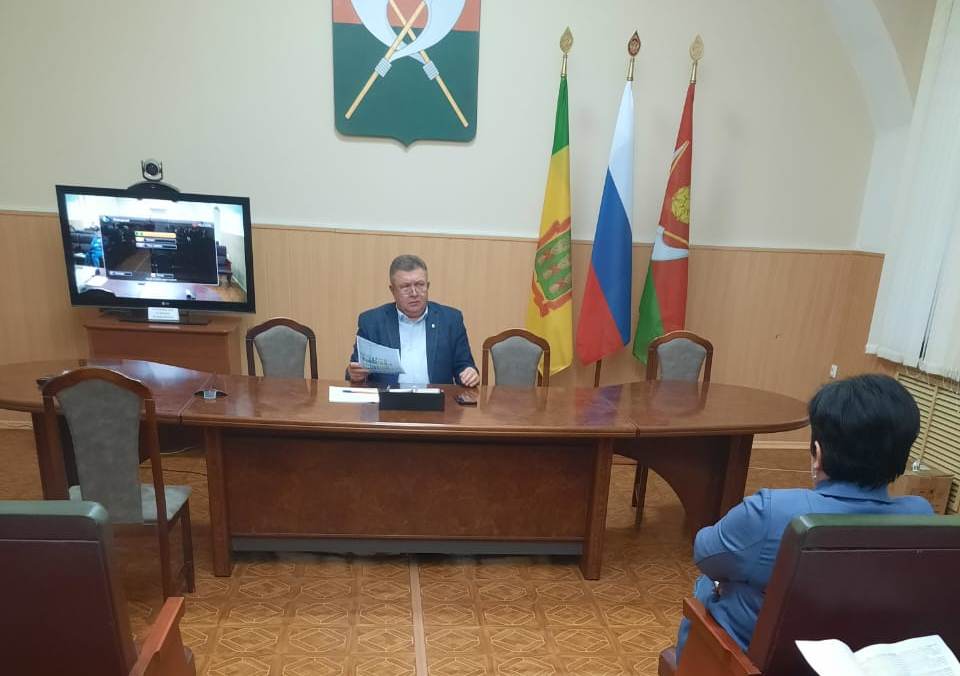 Глава Мокшанкого района Н.Н.Тихомиров провел еженедельное оперативное совещание
