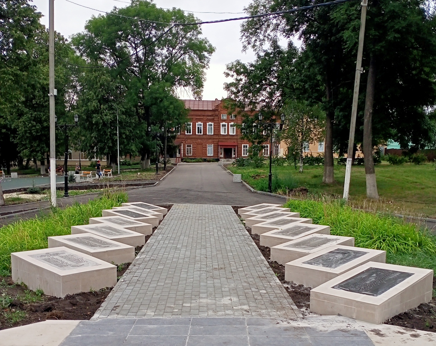 Одной из самых значимых общественных территорий в р.п. Мокшан по праву считается Мемориал землякам-героям Великой Отечественной войны. Одной из самых значимых общественных территорий в р.п. Мокшан по праву считается Мемориал землякам-героям Великой Отечественной войны.