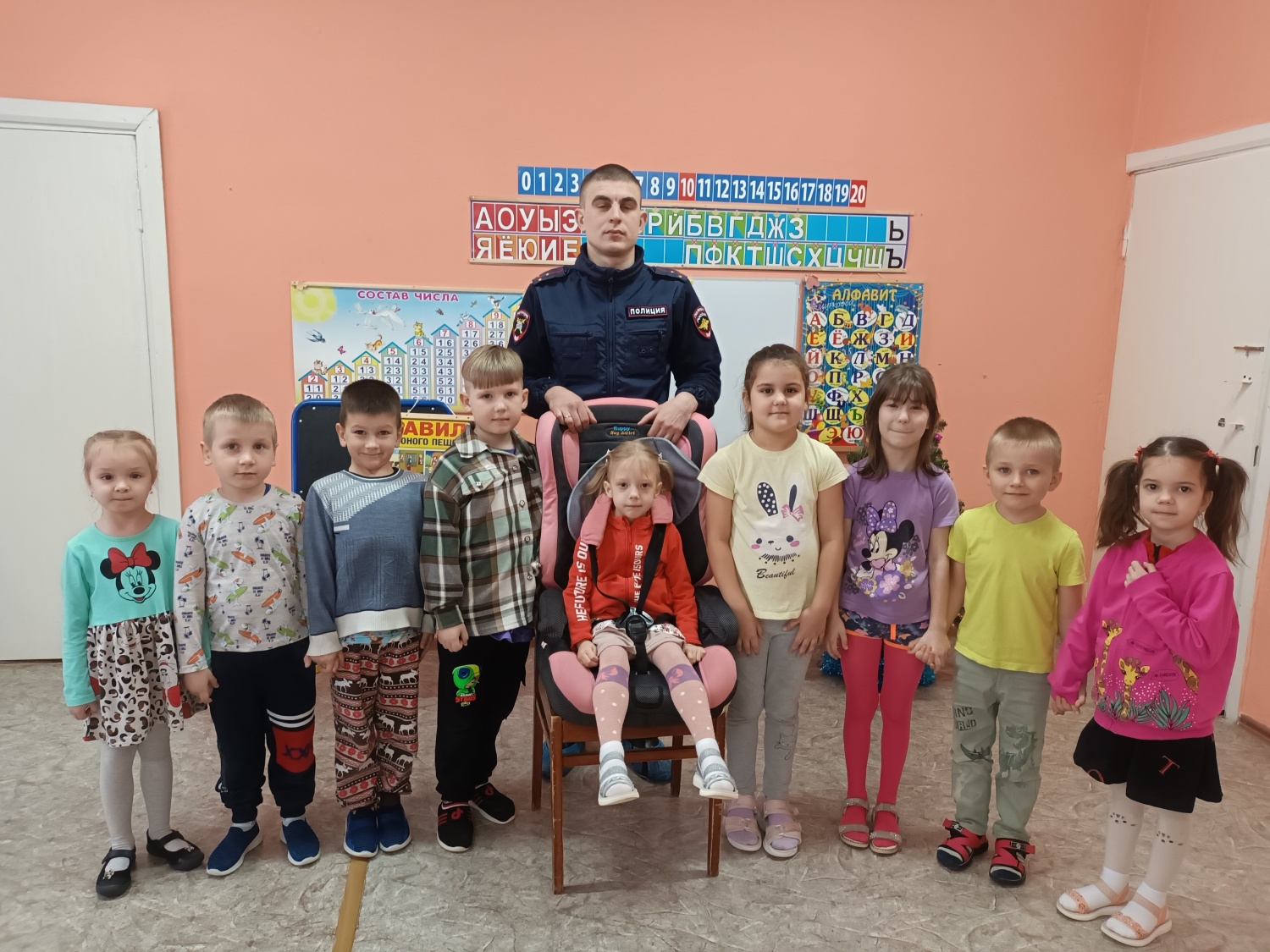 В МБДОУ ДС «Золотая рыбка» проведена профилактическая акция «Автокресло – детям!». В МБДОУ ДС «Золотая рыбка» проведена профилактическая акция «Автокресло – детям!».
