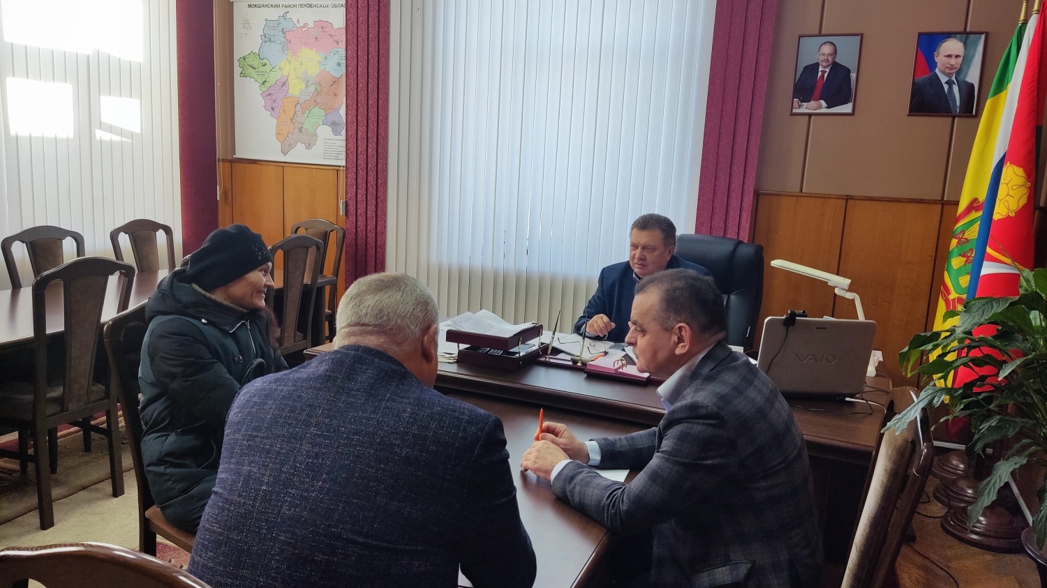 К главе Мокшанского района Тихомирову Н.Н. обратилась супруга участника СВО по вопросу предоставления земельного участка для индивидуального жилищного строительства для многодетной семьи. К главе Мокшанского района Тихомирову Н.Н. обратилась супруга участника СВО по вопросу предоставления земельного участка для индивидуального жилищного строительства для многодетной семьи.