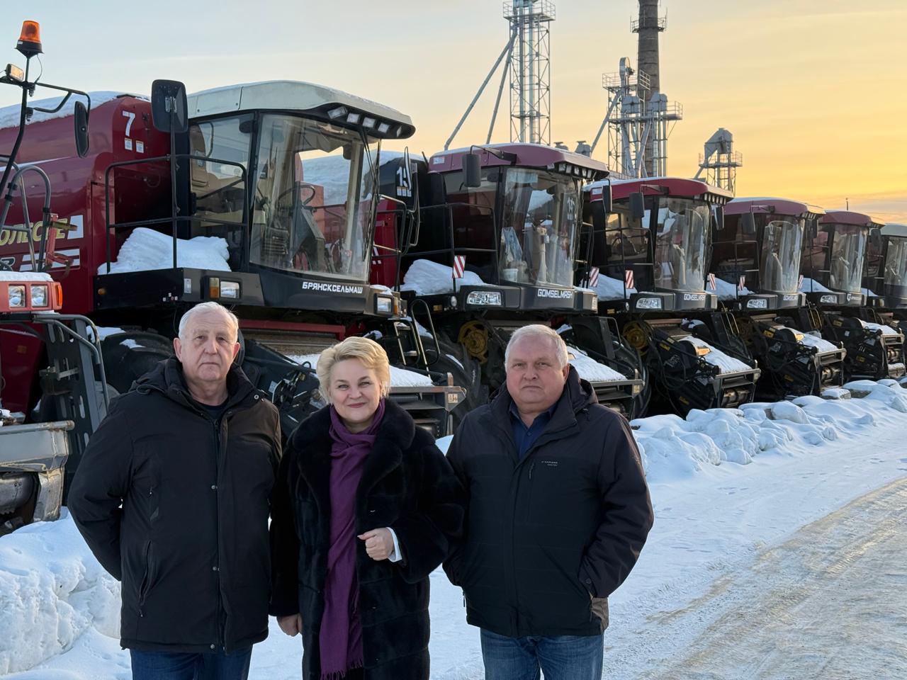 22.01.2025 года Глава Мокшанского района А.В. Решетченко совместно с начальником отдела по развитию сельского хозяйства и предпринимательства администрации Мокшанского района  В.Н.Долженковым посетила с рабочим визитом два сельскохозяйственных предприятия