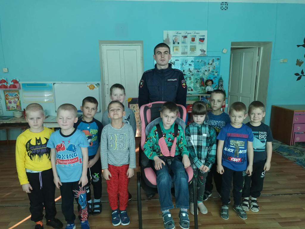 В МБДОУ ДС "Ягодка" с.Симбухово,Мокшанского района проведена профилактическая акция «Автокресло – детям!». 