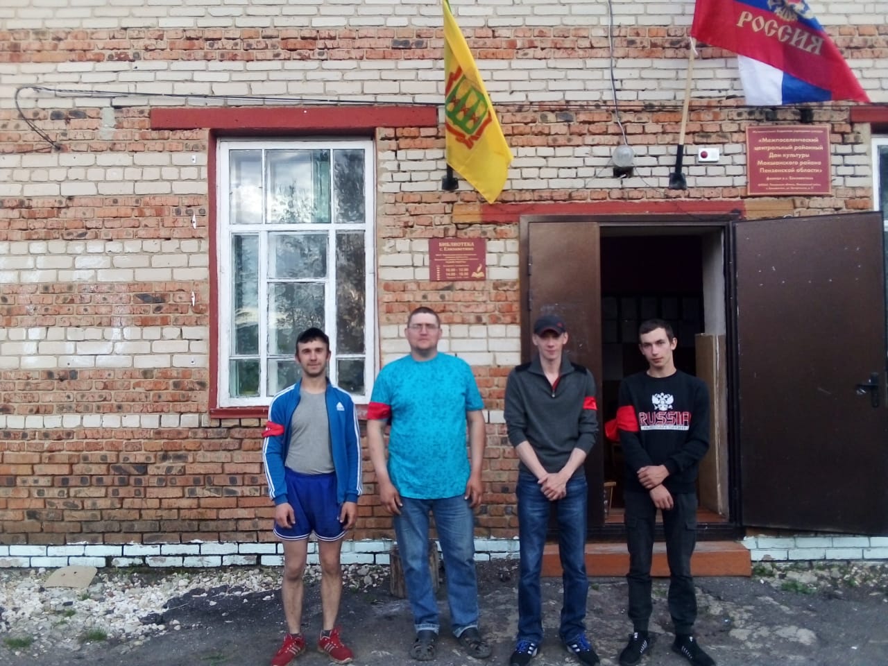 Члены общественного объединения правоохранительной направленности с.  Елизаветино Мокшанского района приняли участие в охране общественного порядка в период празднования «Дня России»