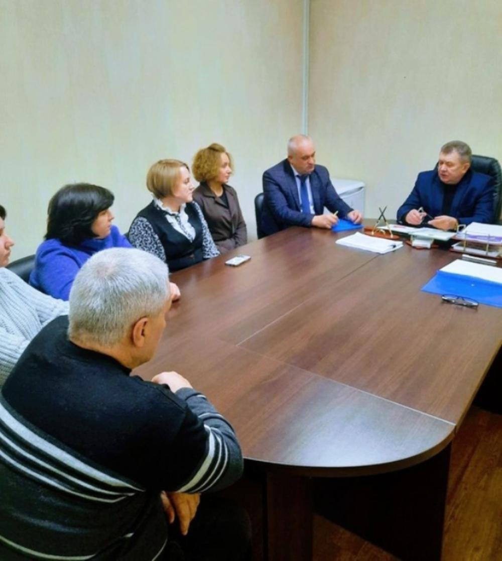 Глава Мокшанского района Н.Н.Тихомиров провел встречу с трудовым коллективом ООО «Свит Лайф» и ООО «Вик – Инвест». Глава Мокшанского района Н.Н.Тихомиров провел встречу с трудовым коллективом ООО «Свит Лайф» и ООО «Вик – Инвест».