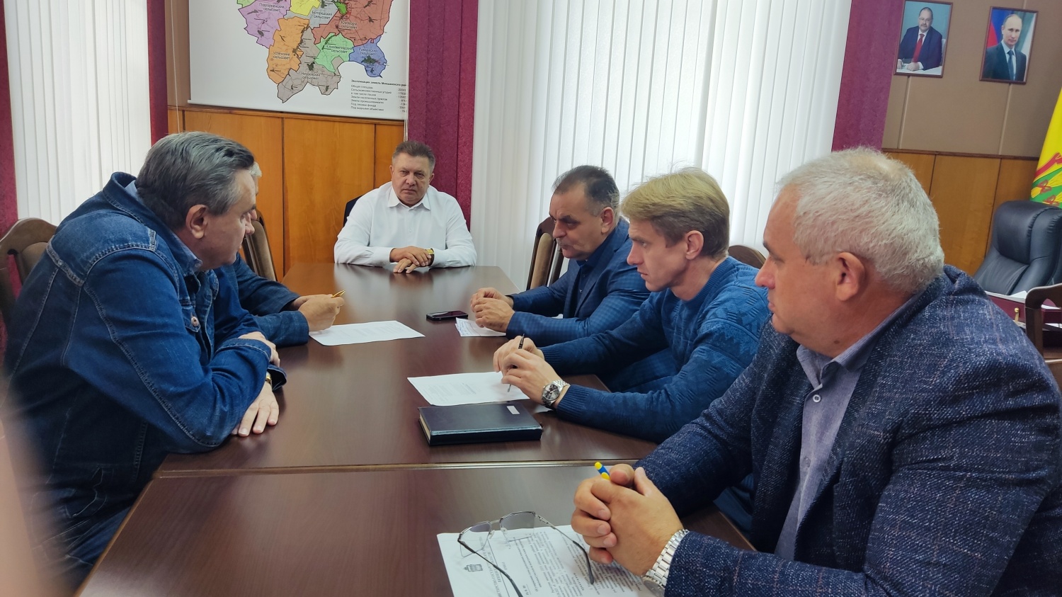 06.10.2023 глава Мокшанского района Н.Н.Тихомиров провел рабочее совещание. 06.10.2023 глава Мокшанского района Н.Н.Тихомиров провел рабочее совещание.