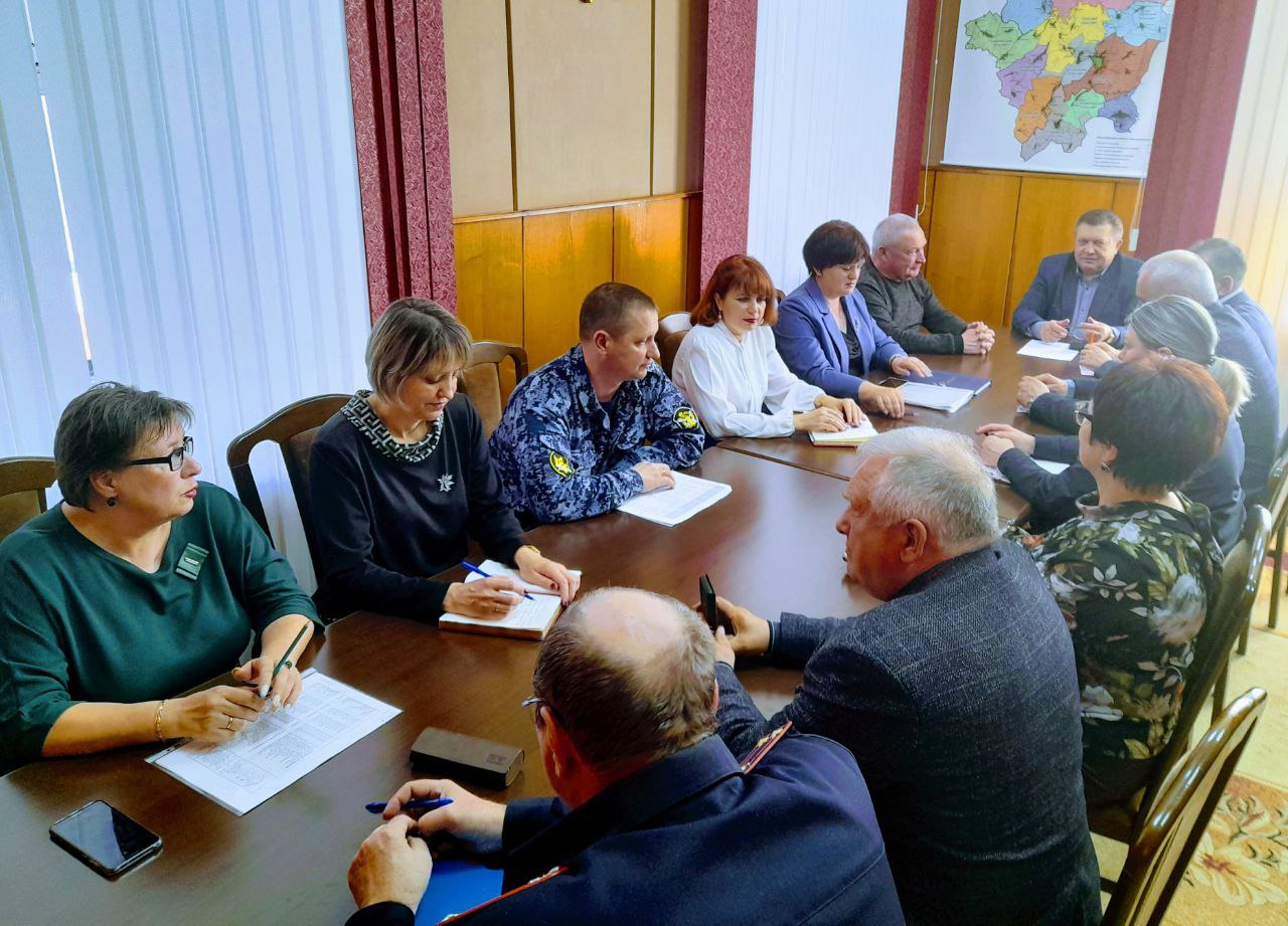 В администрации Мокшанского района состоялось совещание по вопросам подготовки и проведения весенней призывной кампании. В администрации Мокшанского района состоялось совещание по вопросам подготовки и проведения весенней призывной кампании.