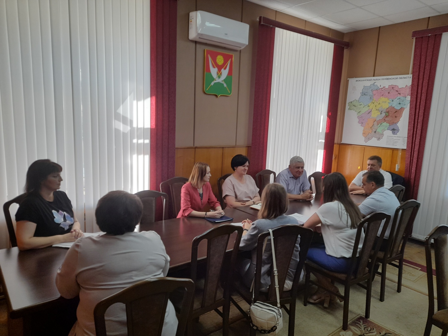 Глава Мокшанского района Н.Н. Тихомиров провел рабочее совещание