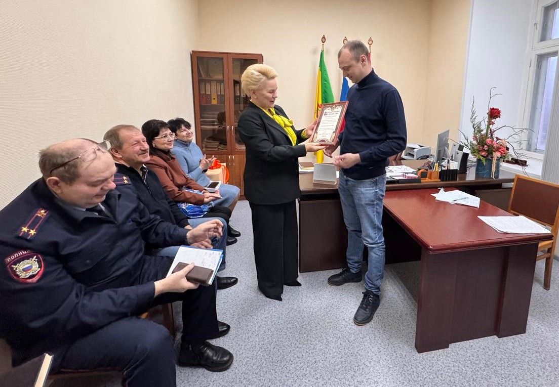 Глава Мокшанского района Решетченко А.В от лица Пензенской епархии поблагодарила руководителя ООО «Областное дорожное предприятие № 3» Гафарова О.Т. 