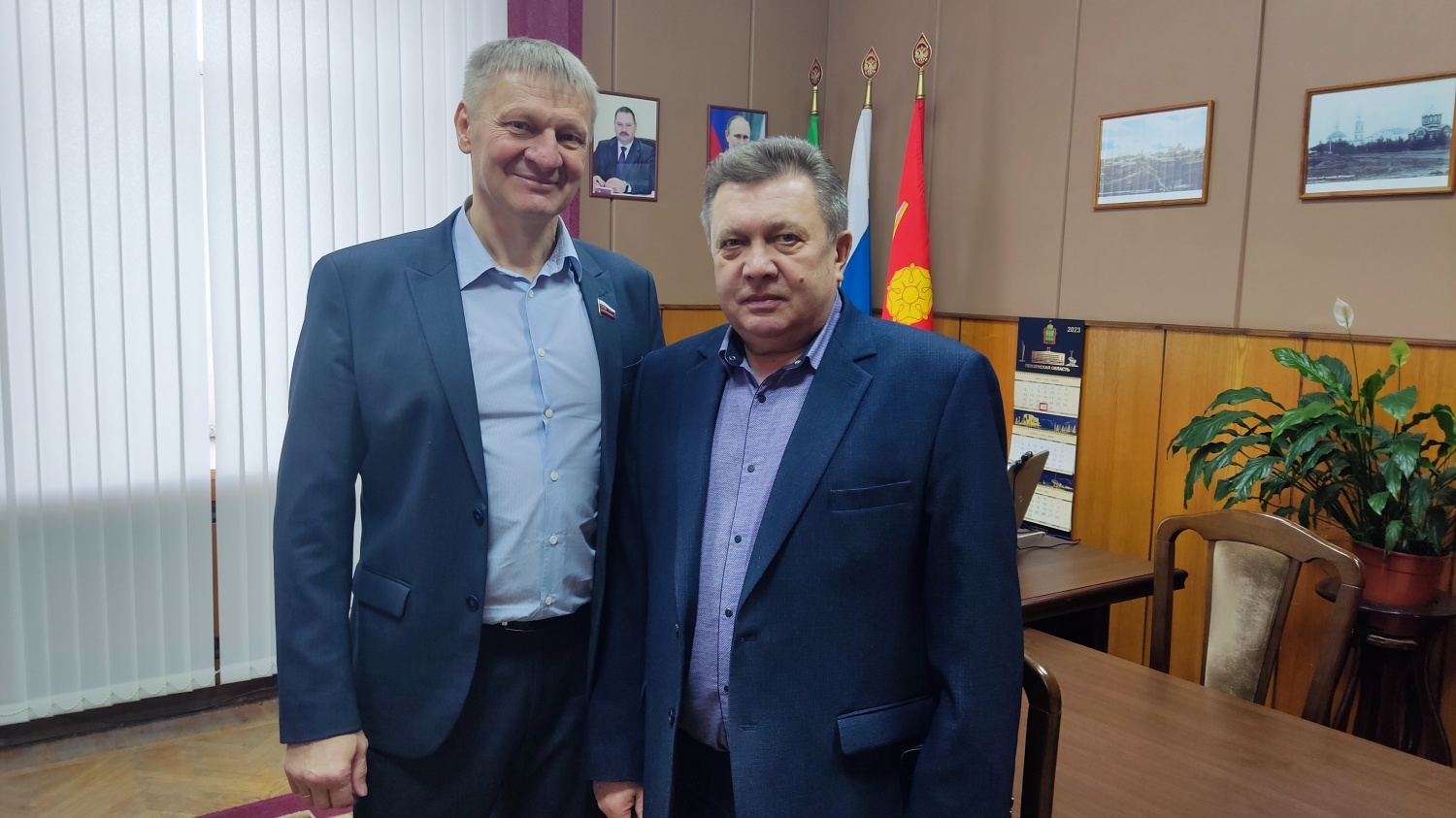 Депутат Законодательного Собрания Пензенской области, член фракции «Единая Россия» Дмитрий Петров провел приём жителей посёлка в администрации Мокшанского района. Депутат Законодательного Собрания Пензенской области, член фракции «Единая Россия» Дмитрий Петров провел приём жителей посёлка в администрации Мокшанского района.
