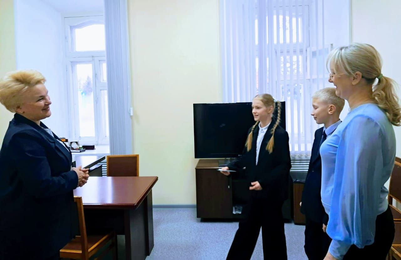 Исполняющий полномочия главы Мокшанского района Решетченко А.В. получила приглашение от воспитанников воскресной школы
